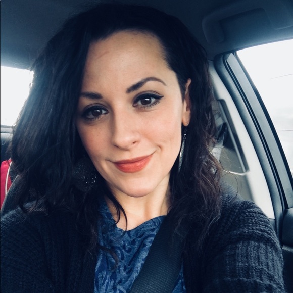 Meet your Posher, Ashly - Picture 3 of 3